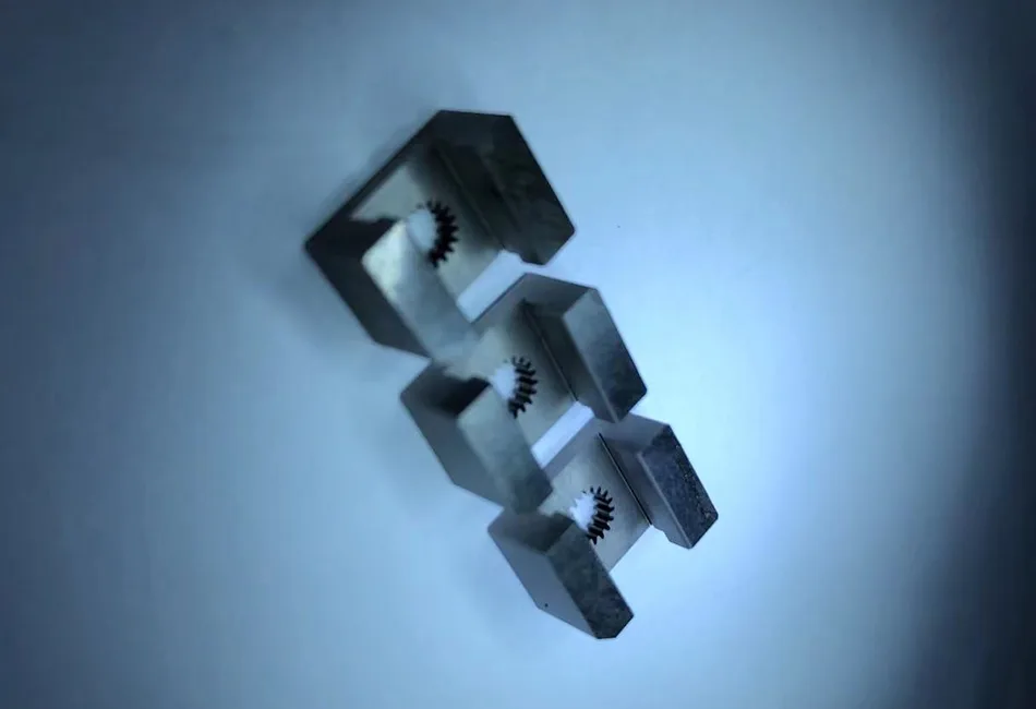 As características das peças EDM de fio de engrenagem.