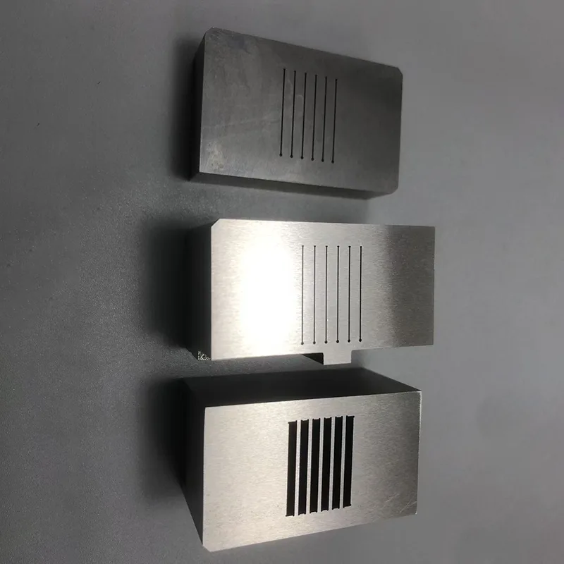 Lâmina de corte e vinco para estampagem de metal